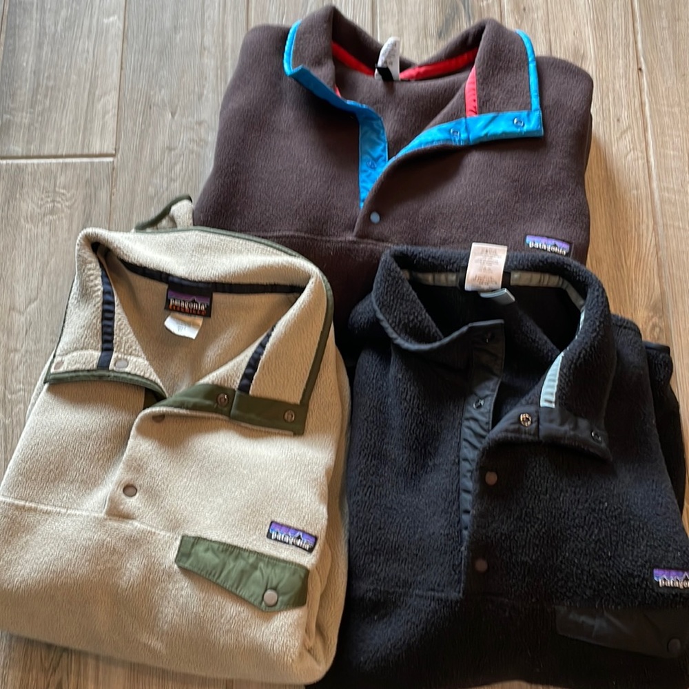 Bundle of 3 Patagonia Synchilla fleece pullovers.
